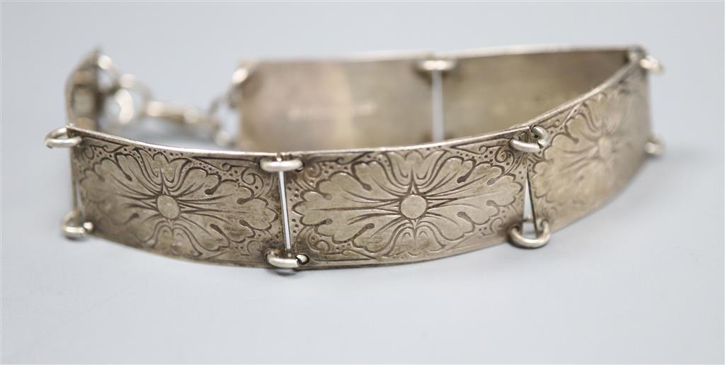 A silver bracelet, silver monument bracelet, niello bracelet, rings etc.